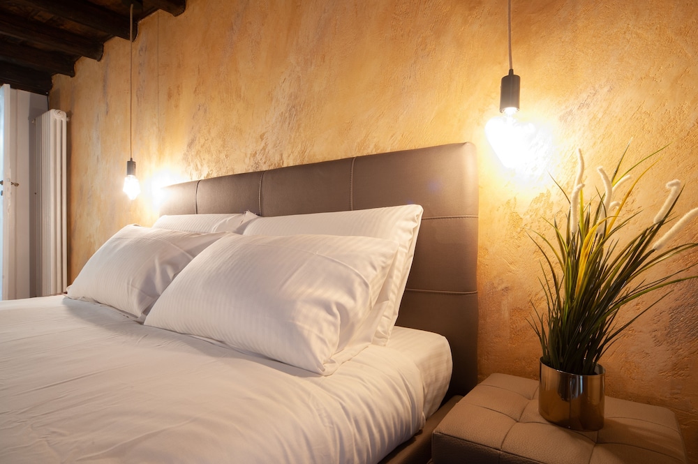 StarHome NAVONA