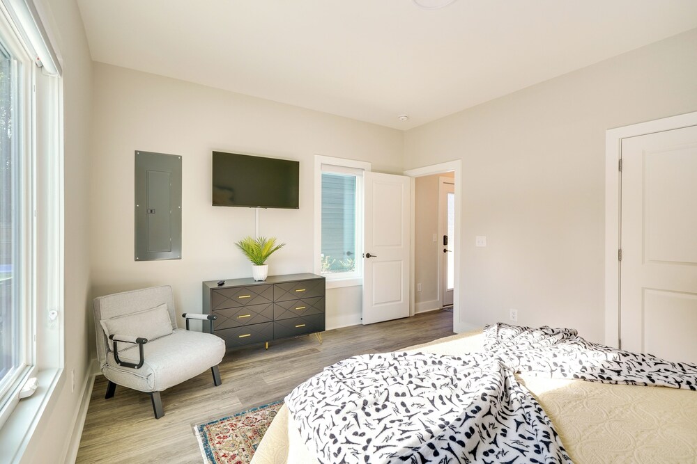 2 Mi to Duke University: Townhome in Durham!