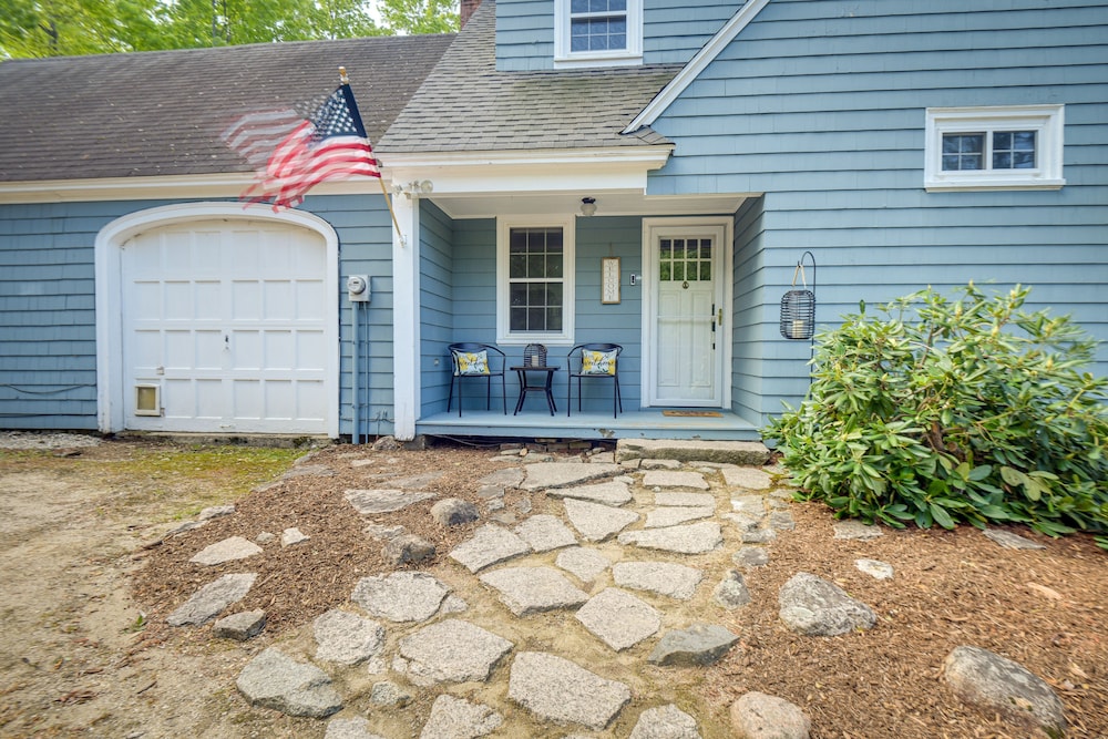 Cozy North Conway Retreat w/ Deck & Fire Pit! view 4