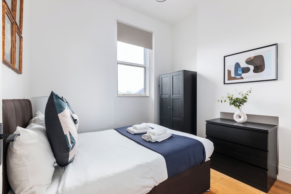 City Apartment - Sleeps 4 & Free Parking