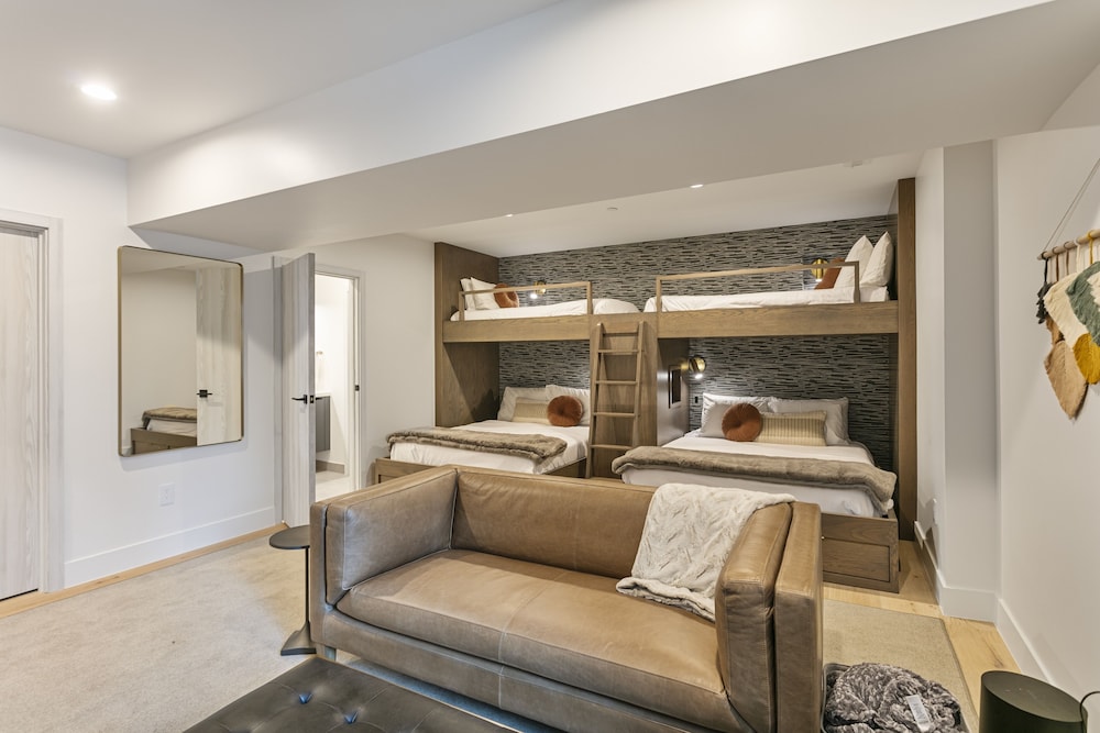 50 - Six Bedroom with Spa Stag Lodge 6 Condo