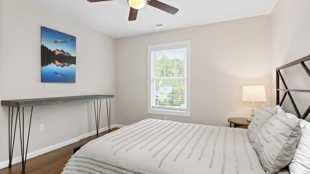 10 Townhomes, Sleeps 89 6 Mins to DT Asheville Sycamore Cove by Avantstay