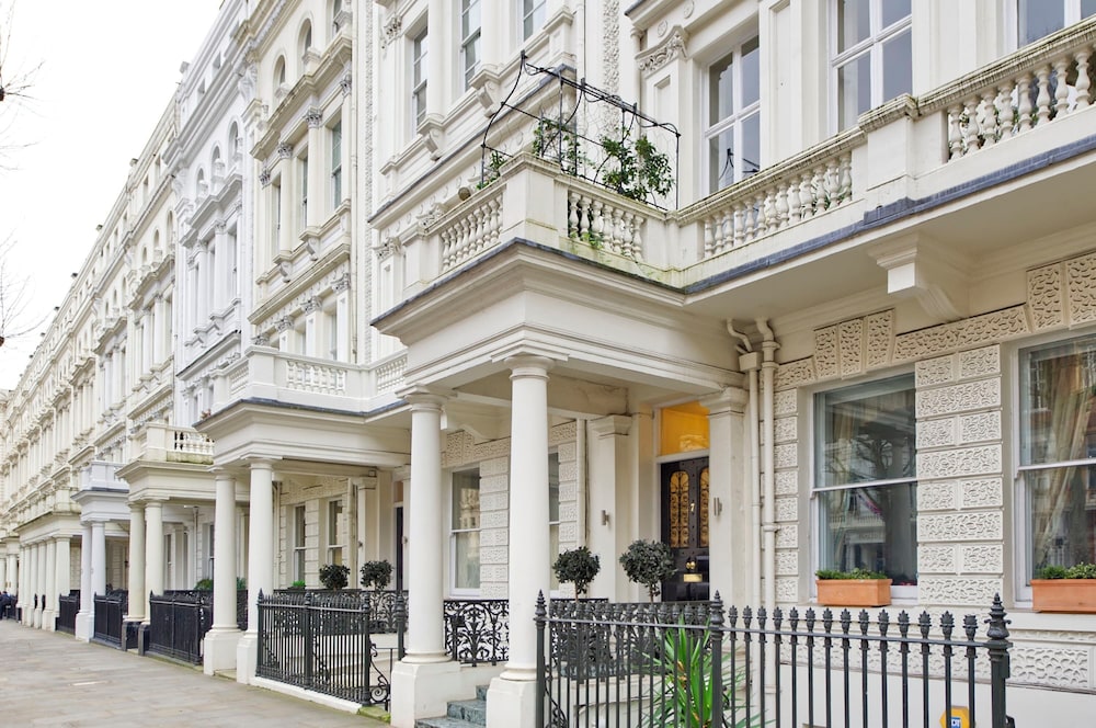 Grand 2 Bedroom Flat, Kensington