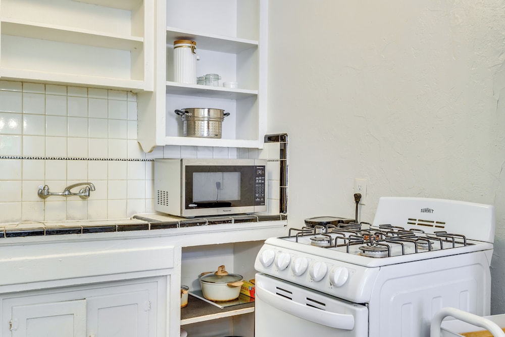 Modern OKC Duplex in Plaza: Steps to Shops & Bars!