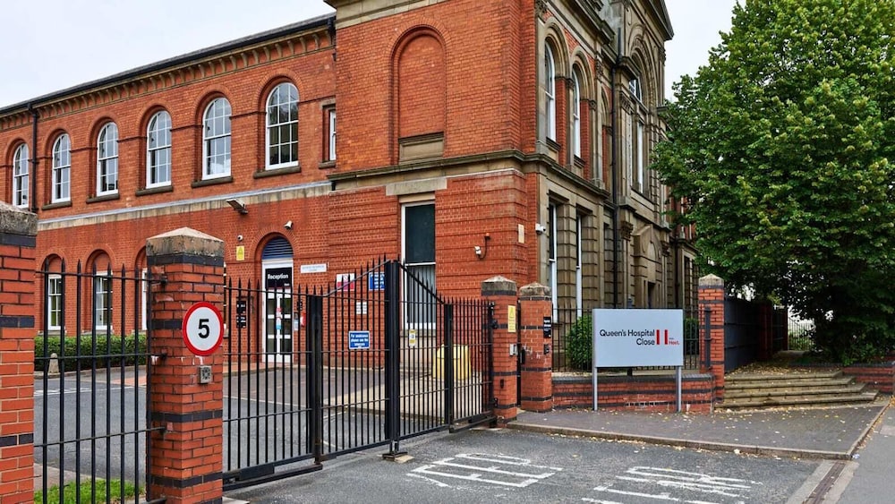Queen's Hospital Close