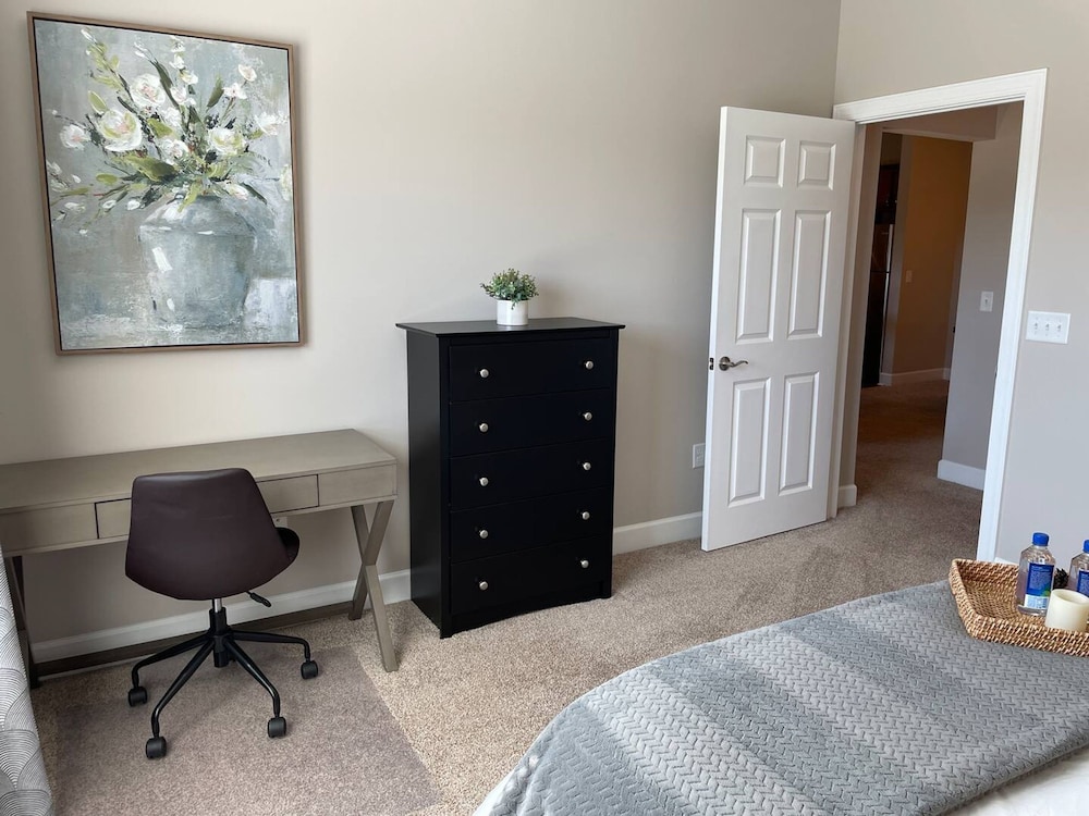2BR Water Views W D Walkable Pool Gym