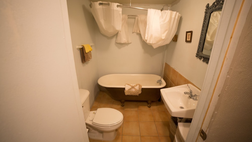 SnowMansion Taos Adventure Lodge