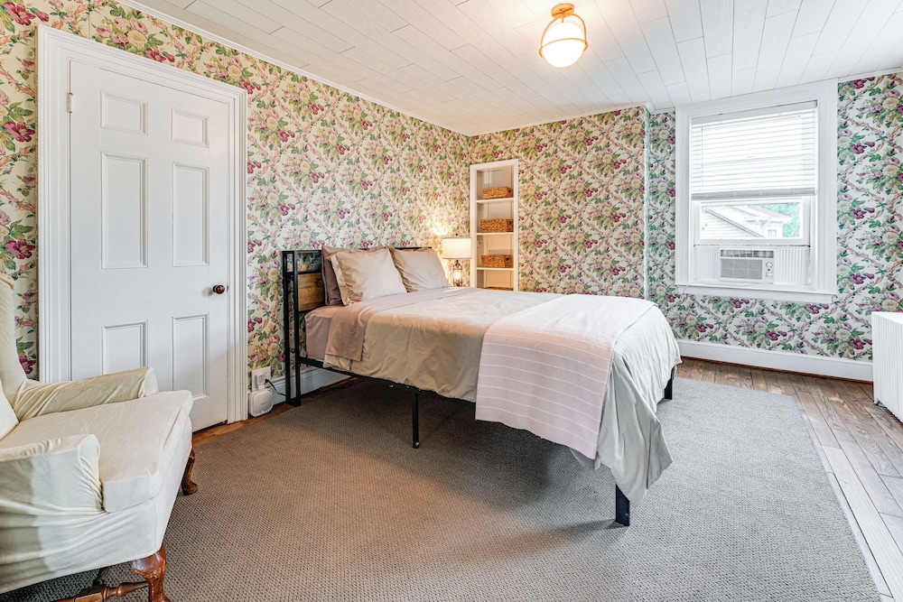Near Lake & Wineries: Spacious Union Springs Home!