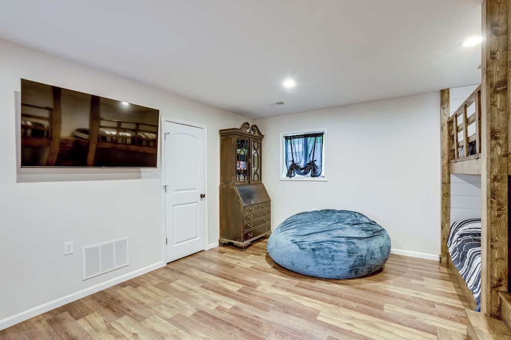 Fisher's Paradise: Lakefront Cottage in Baldwin!