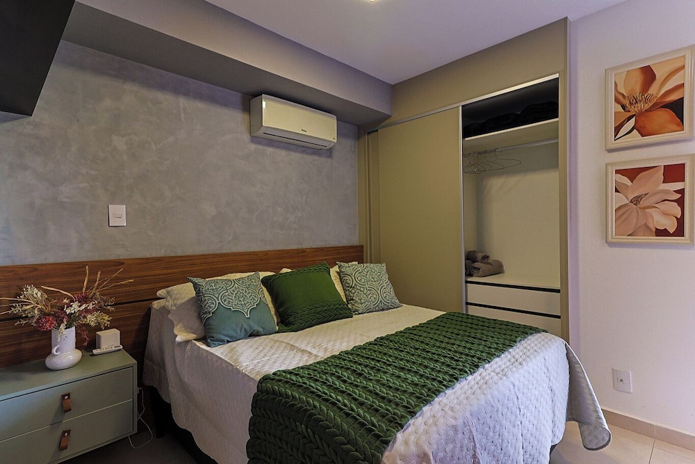 Studio Pet Friendly c Garagem e Varanda no Centro