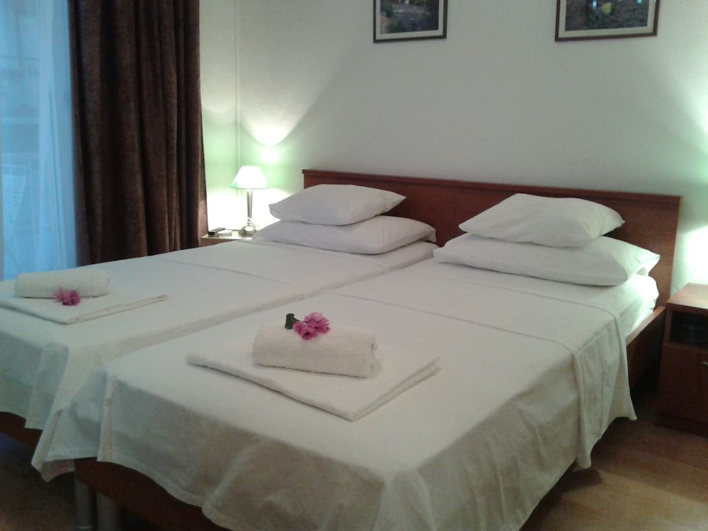 Rooms Lana