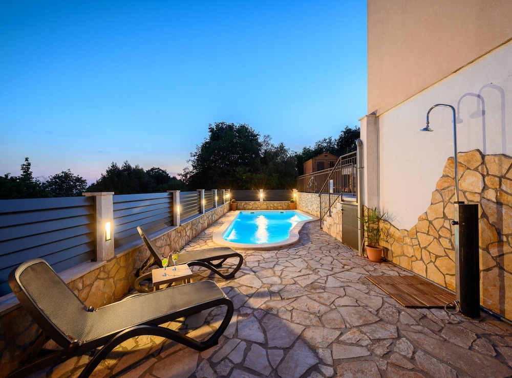 Pretty Villa With View
