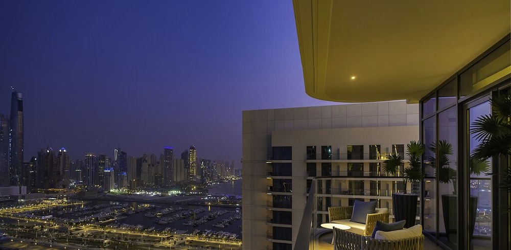 LUX The Marina Vista Beachfront Suite 3