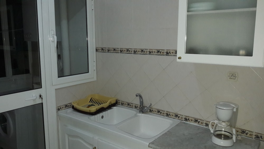 Spacious Modern app Richly Furnished view 3