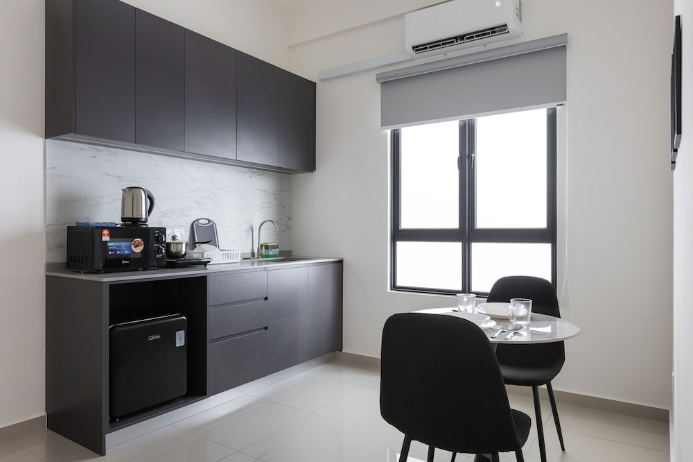 Sunshine Residence Suites