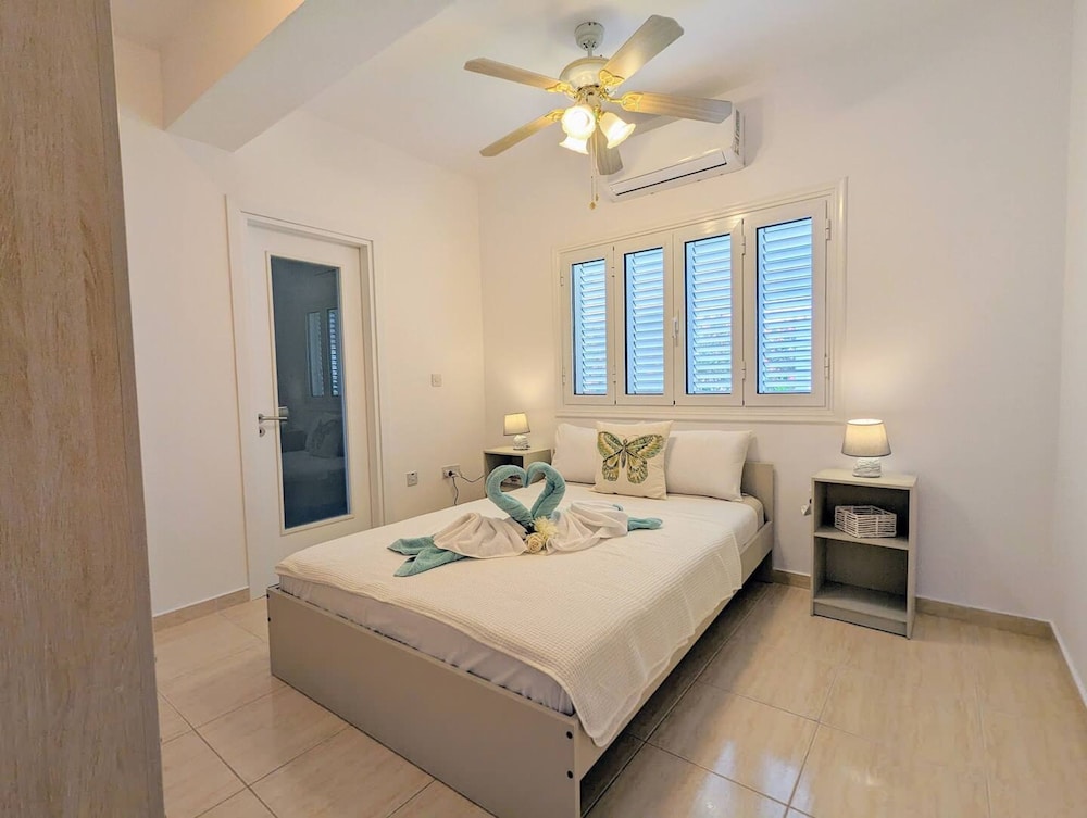 Blue Estia Villa - Pool Wifi Summer Breeze