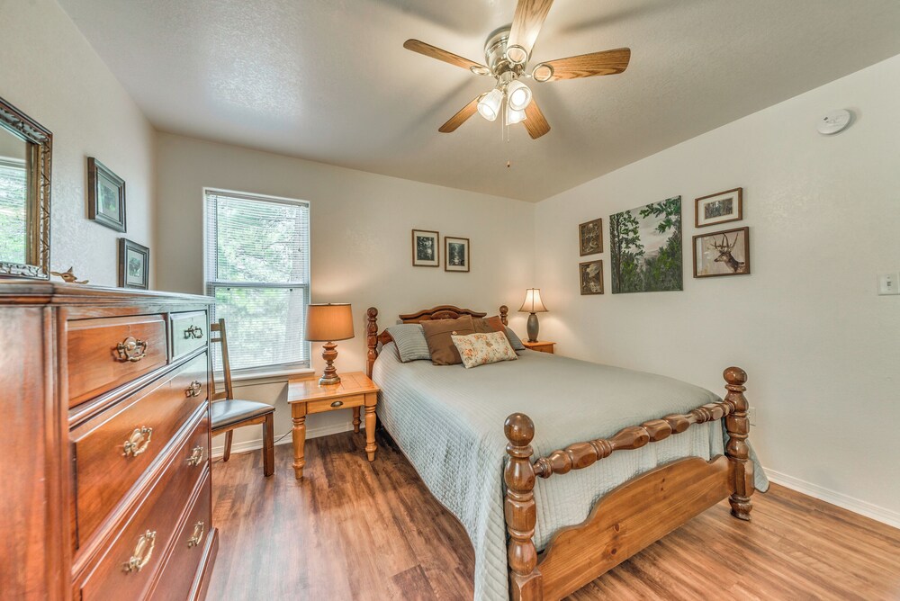 Hillside Haven w/ Deck < 2 Miles to Dwtn Ruidoso! view 2