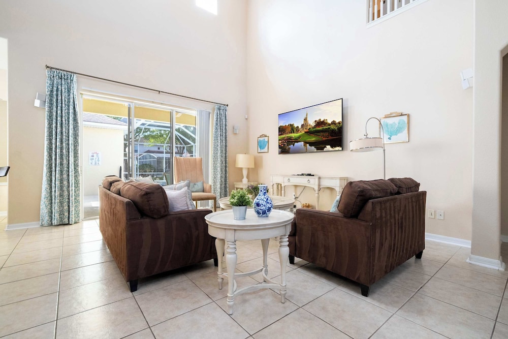 Family Villa w Pool Spa Game Room Near Disney