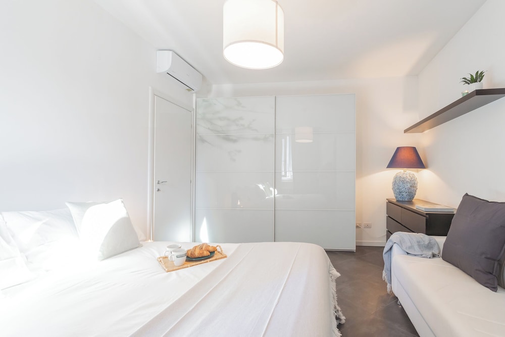 Chiara's Apartment by Rent all Como