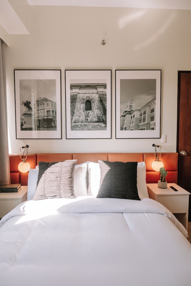 A Luxurious 1BR Apartment