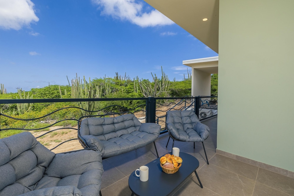 Brand NEW 2br2ba Sunset Ocean Views Balcony