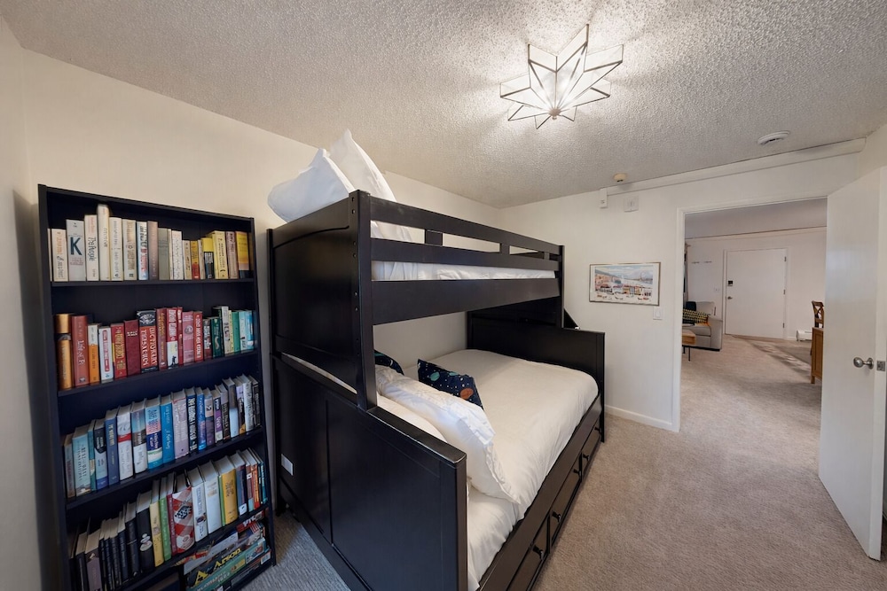 Freshly Updated Condo, Across The Street From The Resort Edel O 2 Bedroom Apts