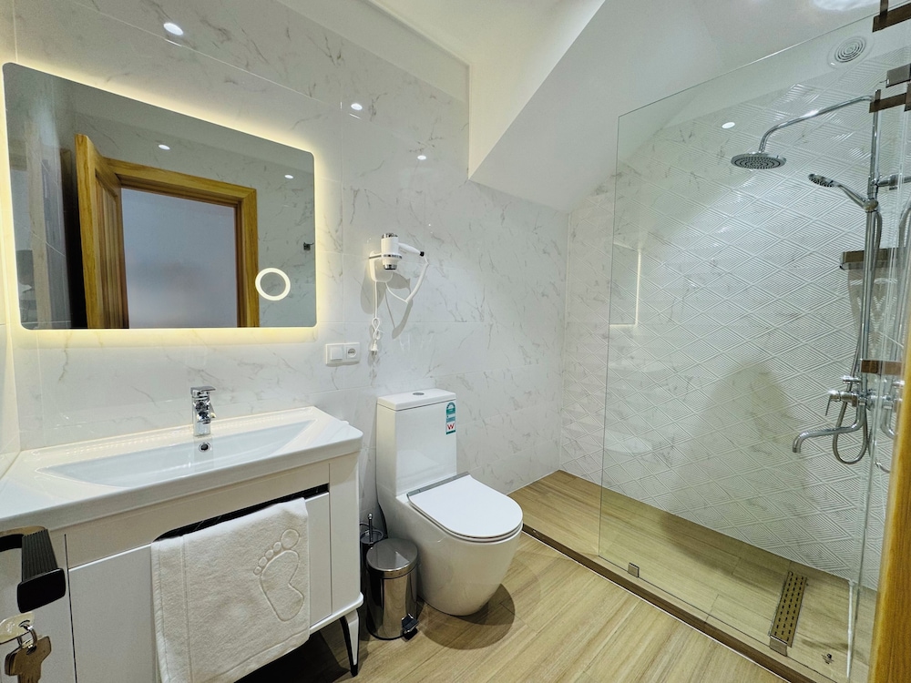 saada boutique studios