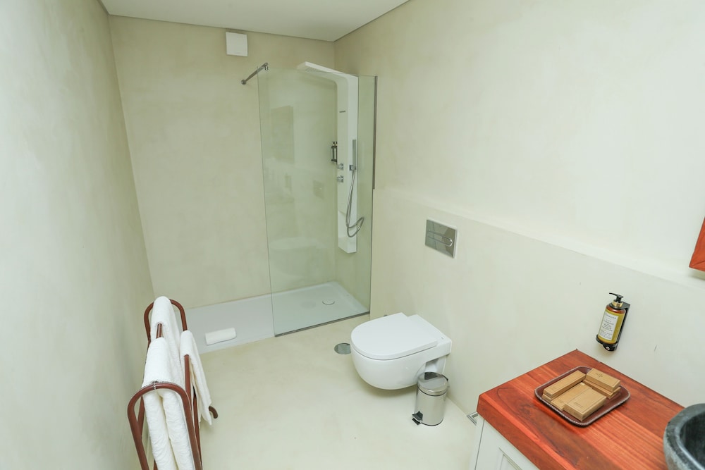 Mumba Lodge by Flow