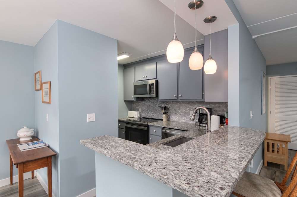 Bridges 76 2 Bedroom Condo