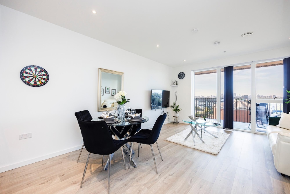 Newly Built 2 Bed Apartment By London City Airport