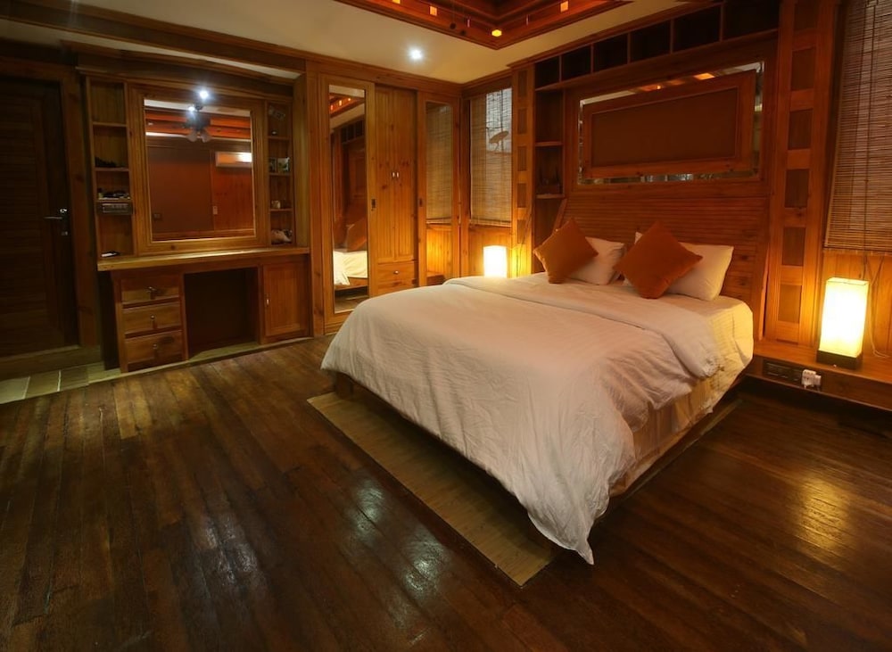 Eureka Serenity Athiri Inn