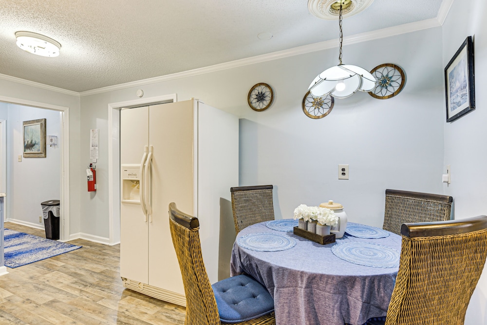 3 Mi to Dtwn Beaufort: Quiet Family Home w/ Yard