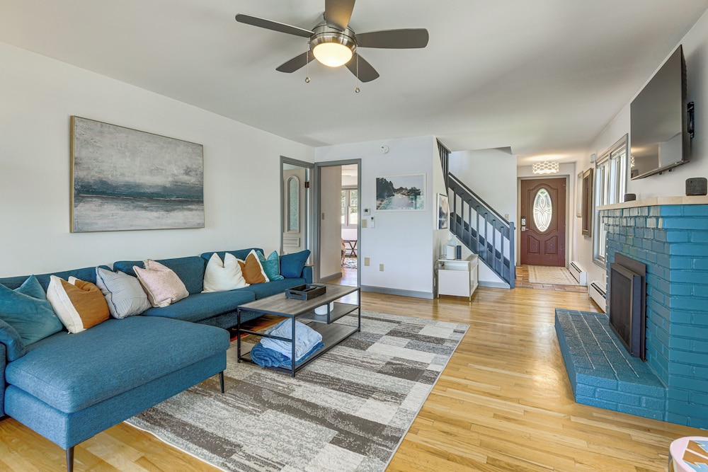 Waterfront Getaway: Lake Champlain Family Retreat!