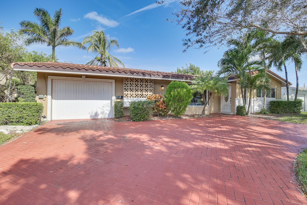 Lighthouse Point Home w/ Patio - 3 Mi to Beach!