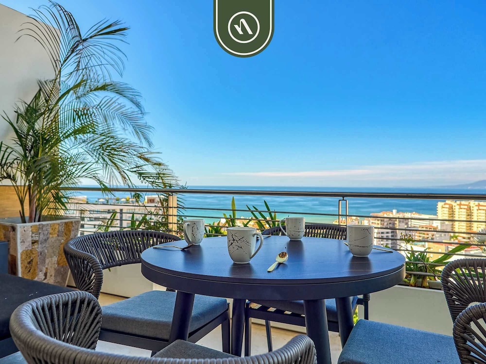 Two Story 2 BR Penthouse - Pool - Ocean View