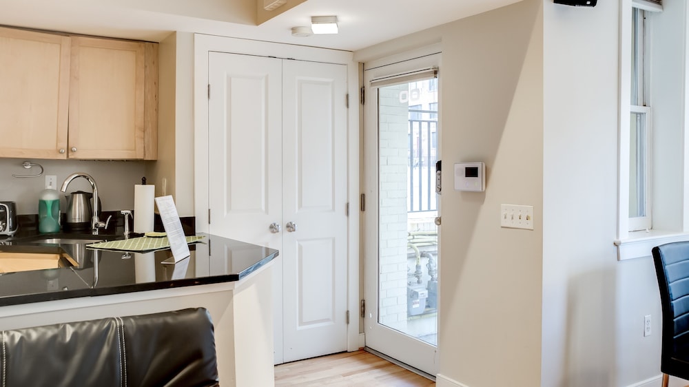 Thomas Circle 2br Furnished Condo 2 Bedroom Apts
