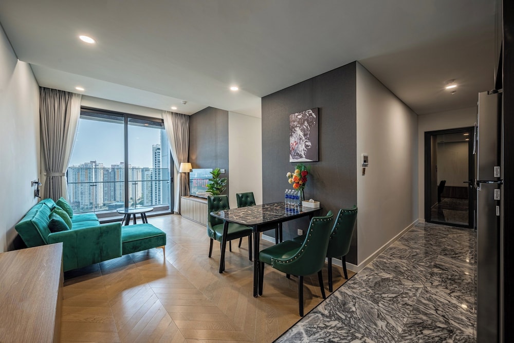 Sunny Lumiere Riverside Luxury Residence
