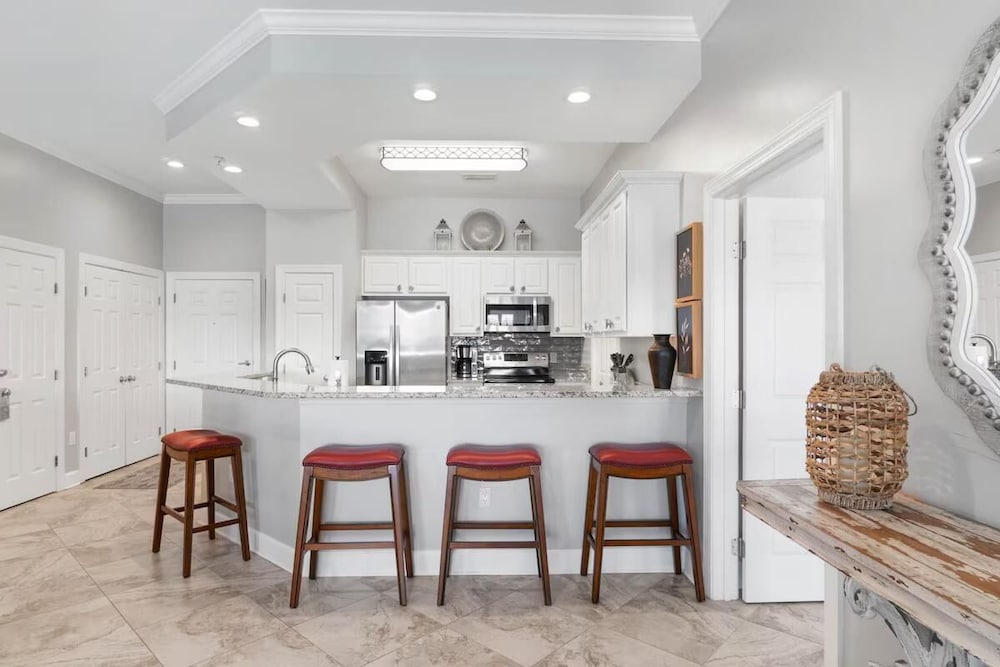 Pavilion Palms 203c
