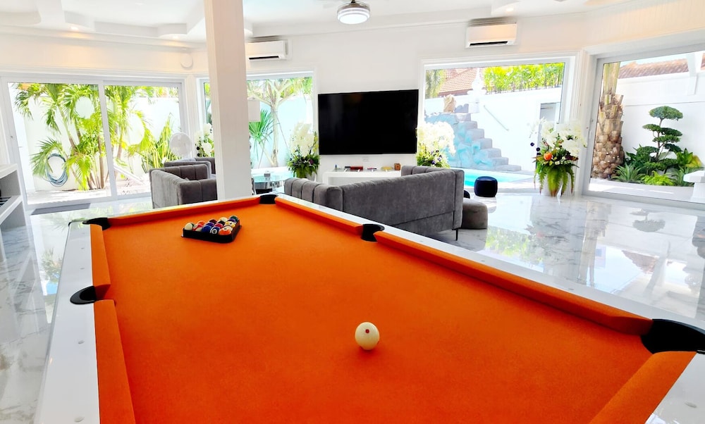 NEBULAND Luxury Pool Villa Pattaya Walking Street