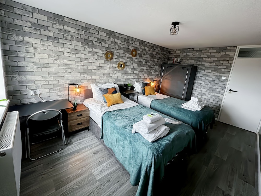 Bright & Modern 1-bedroom Flat in Central Brighton 2 Single Beds Walk to Beach