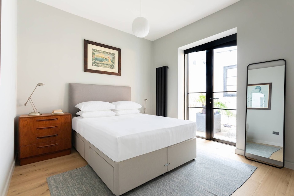 Redcliffe Square XII by Onefinestay