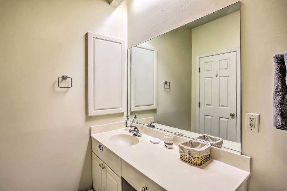 1 Mi to Coast: Myrtle Beach Condo w/ Pool Access! view 4