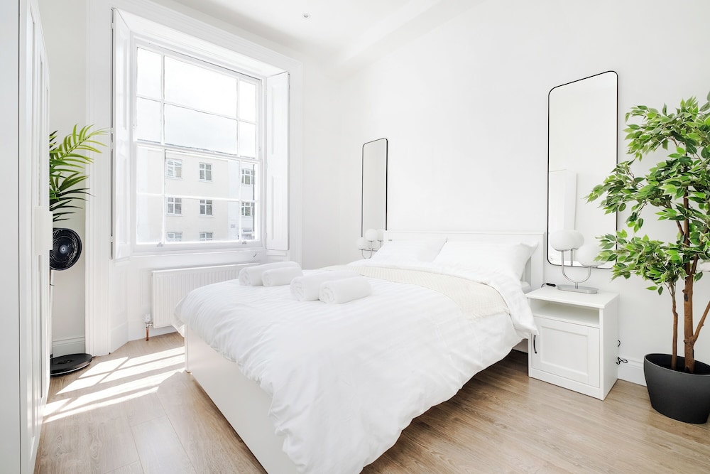 Luxury 4 Bedroom House in Central London