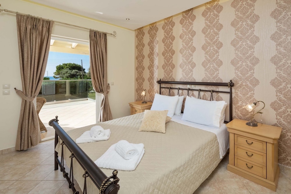 Villa Erato With Private Swimming Pool