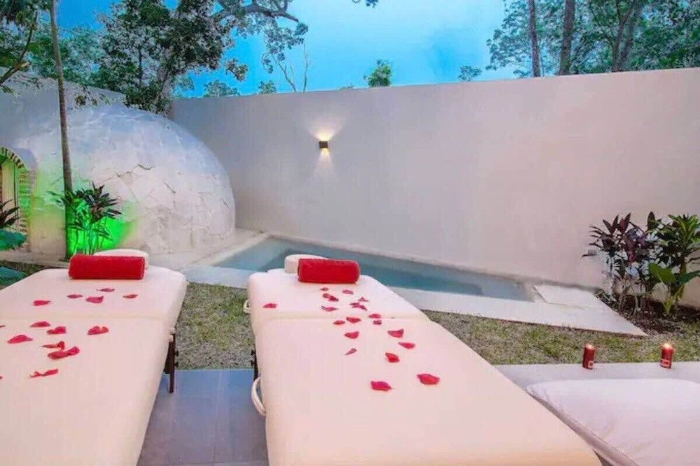 Studio W/private Pool Gym Relaxing Green Areas