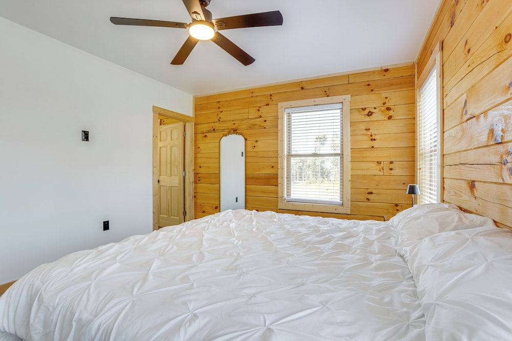 Mtn Cabin w/ Hot Tub + Game Room in Mchenry