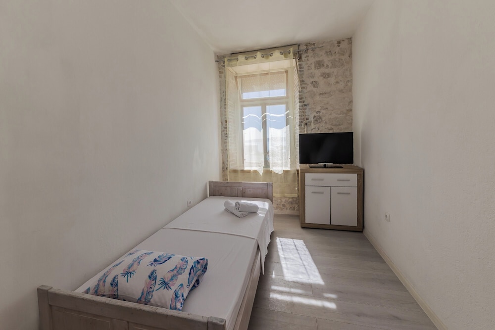 Apartments Karlo on the seafront