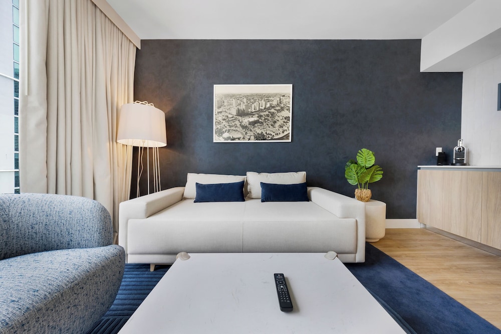 Chic Downtown 1BR with Stunning Views