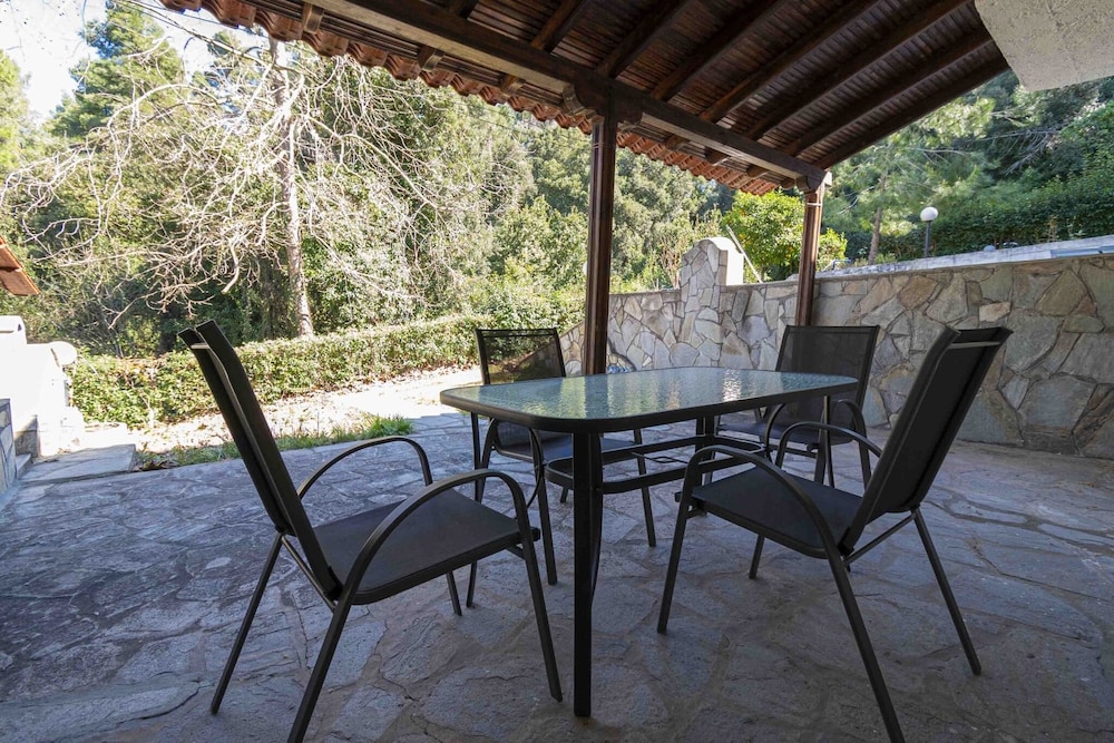 Greenwood Maisonette by Rentalspro - Fourka Beach