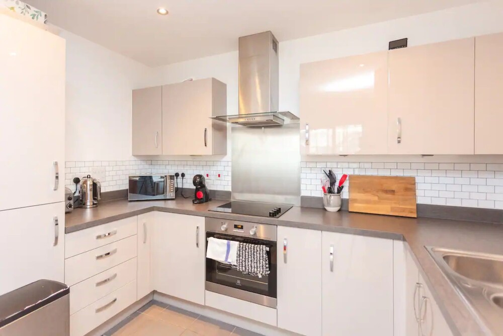 Fantastic 1 Bedroom Apartment in East London With Balcony
